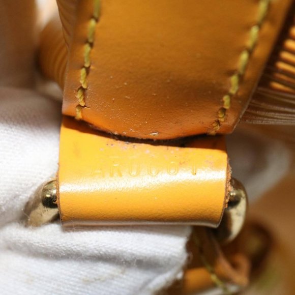 LOUIS VUITTON Epi Petit Noe Shoulder Bag Tassili Yellow M44109 LV Auth - Picture 3 of 16